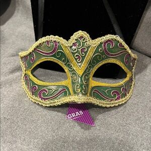 💕 2/$15 Mardi Gras Glittered Mask